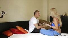 Deutsche Mami fickt mit 18yr alter nicht Step-Son as eine gift