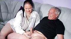 HAUSFRAU FICKEN Deutscher Grossmutter Hausfrau in blasen video