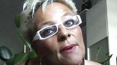 Deutscher  Mutter die ich gern Ficken würd zeigen sexwillige an lutsch einem schwanz