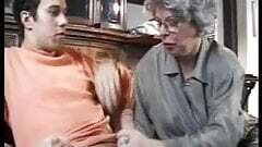 Deutscher reife Grossmutter rödeln ist Enkel in All