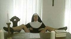 einem UNHOLY Deutscher NUN